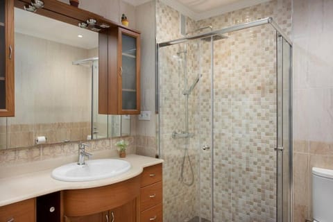 Nice 3 Bedroom Apartment, next to the beach, with pool Apartment in Marbella