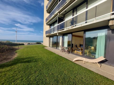 Property building, Day, Natural landscape, Garden, View (from property/room), Garden view, Sea view
