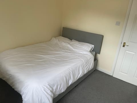 Snug & Serene 2BD Flat - Roseburn Apartment in Edinburgh