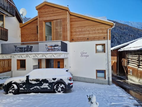 Property building, Day, Natural landscape, Winter, Mountain view, Parking