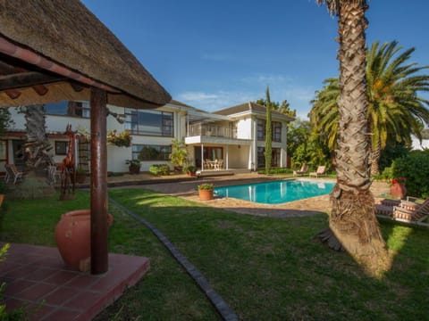 Property building, Garden, Swimming pool