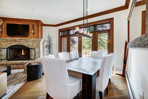 Ski-in Ski-out 1 BdrDen in exclusive Horizon Pass condo Apartment in Avon