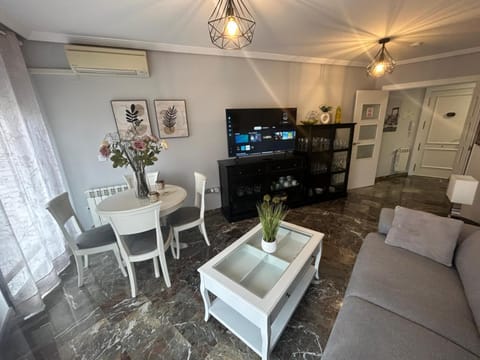 TV and multimedia, Living room, Seating area, heating, air conditioner