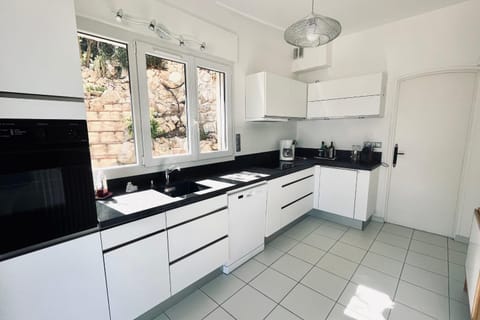 Rare pearl with pool and sea view House in Mandelieu-La Napoule