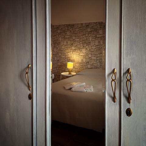 Photo of the whole room, Bedroom, towels, wardrobe