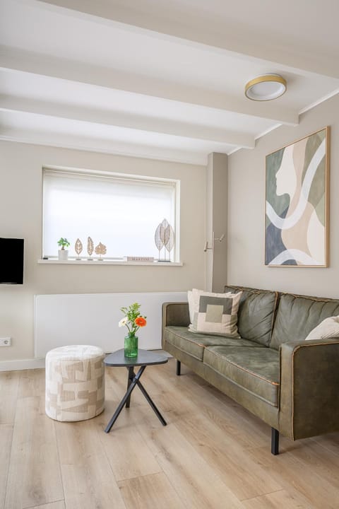 TV and multimedia, Seating area