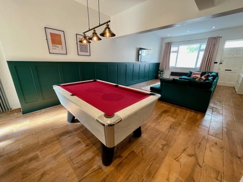 Central House-16 People+Hot Tub House in Cardiff