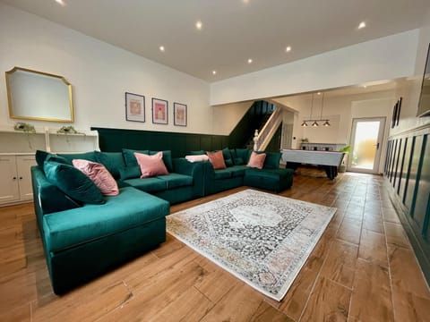 Central House-16 People+Hot Tub House in Cardiff