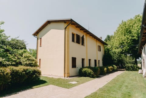 Property building, Spring, Day, Garden, Garden view