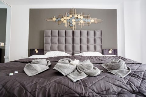Photo of the whole room, Bedroom, towels