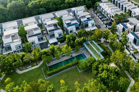 Property building, Neighbourhood, Bird's eye view, Pool view, Swimming pool