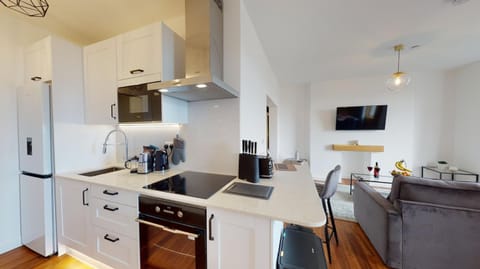 Studio Apartment with 65" Smart TV Apartment in Newport