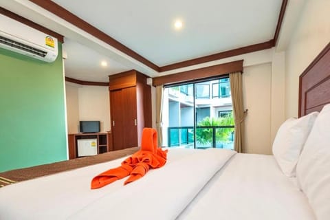 Bed, Photo of the whole room, Bedroom, towels, wardrobe, air conditioner
