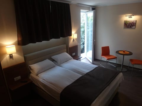 Bed, Living room, Photo of the whole room, Bedroom