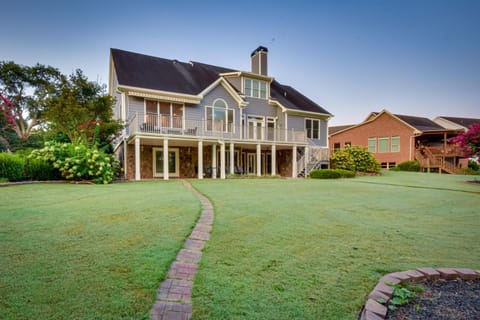 Grand Lakefront Home in Hartwell with Game Room! House in Reed Creek