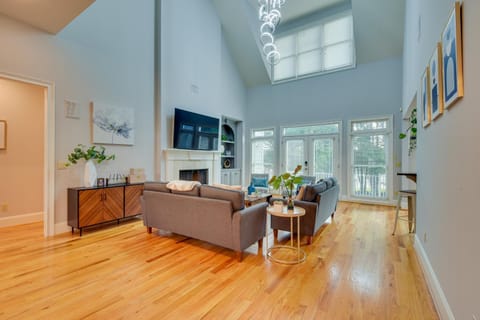 Grand Lakefront Home in Hartwell with Game Room! House in Reed Creek