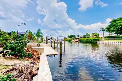 Rock N' Reel Boat House House in St James City