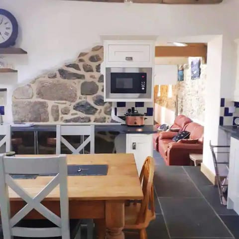 Dining area, kitchen