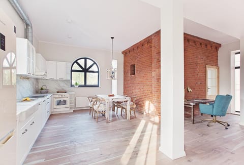 Dining area, kitchen