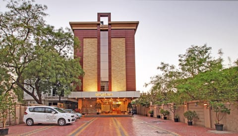 Property building, Facade/entrance