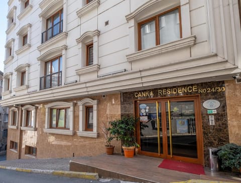 Property building, Facade/entrance, Day