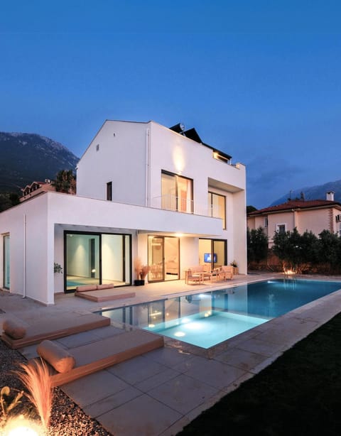 Property building, Swimming pool, Breakfast