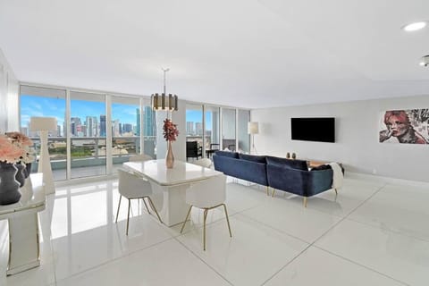 TV and multimedia, Balcony/Terrace, Living room, Dining area, City view, Sea view