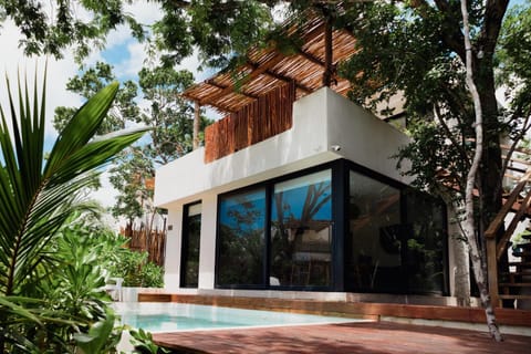 Property building, Day, Garden, Pool view, Swimming pool