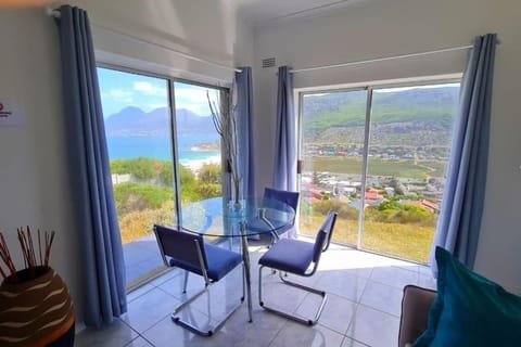 Living room, Dining area, Sea view