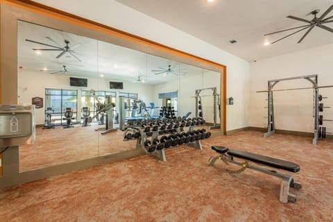 Luxe 2B/2B Getaway - Pool, Gym, Garage, Pet Wash Apartment in Leander