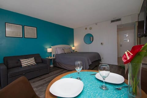 Palms Waikiki Hotel great location across beach PW925 Apartment in McCully-Moiliili