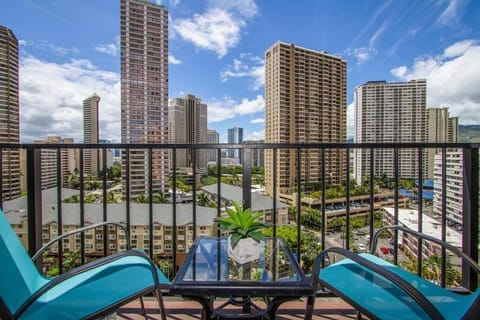 Palms Waikiki Hotel great location across beach PW925 Apartment in McCully-Moiliili