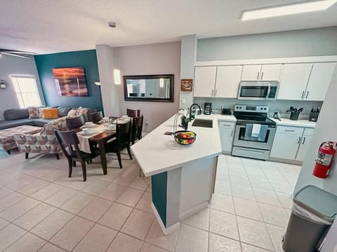 Living room, Seating area, Dining area, minibar, pet friendly, toaster