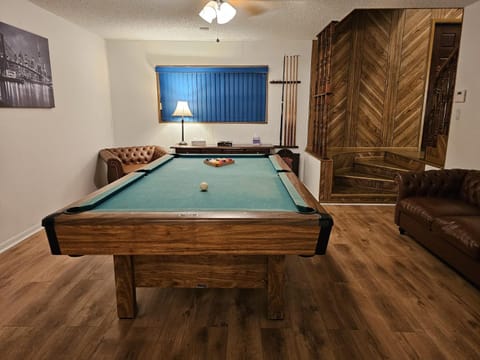 Billiard, Game Room