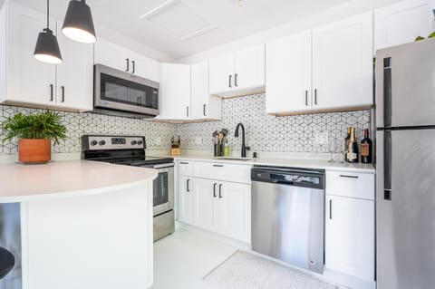 Kitchen or kitchenette, dishwasher, minibar, pet friendly, stove