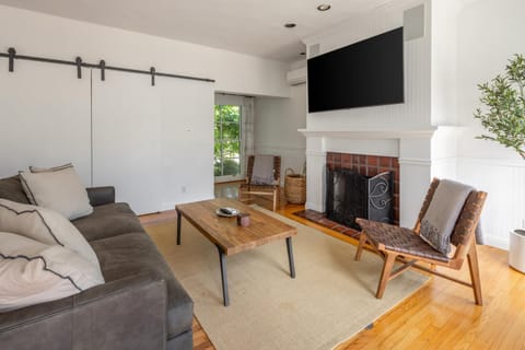 La Jolla Beach House! Steps to the water! House in La Jolla Shores