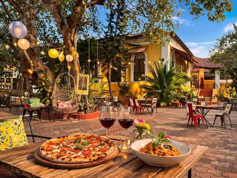 Property building, Restaurant/places to eat, Day, Garden view