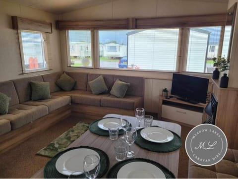 The Meadows 34 - Golden Palm Resort, pet friendly, WiFi & bed linen - Meadow Lakes Caravan & Lodge Hire Apartment in Chapel Saint Leonards