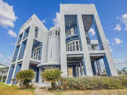 Property building, Facade/entrance, Garden