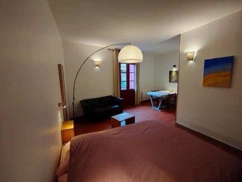 Bed, Living room, Decorative detail