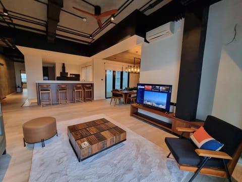 TV and multimedia, Living room, Seating area, Evening entertainment