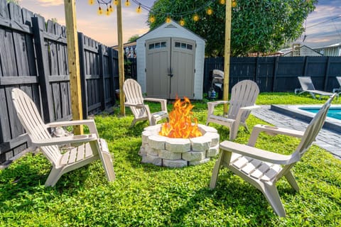 Trendy Family Home -Heated Pool House in Hollywood