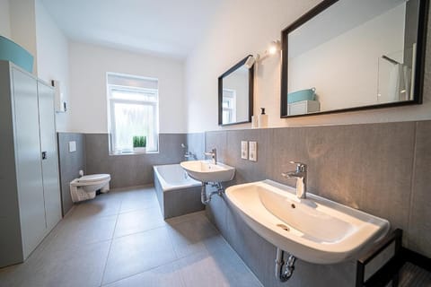 DQ01 - Monteurwohnung - WLAN - 5 Personen Apartment in Koblenz