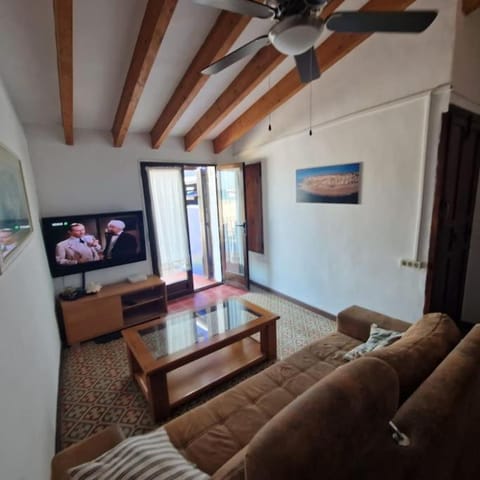 Communal lounge/ TV room, TV and multimedia, Living room, Evening entertainment, fireplace