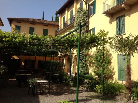 Property building, Patio, Garden, Balcony/Terrace, Garden view