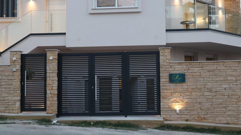 Property building, Facade/entrance