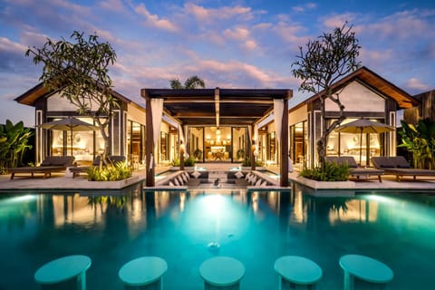 Property building, Pool view, Swimming pool, sunbed