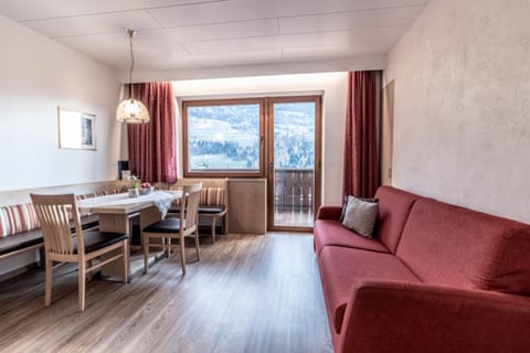 Living room, Photo of the whole room, Dining area