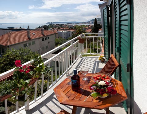 City view, Sea view