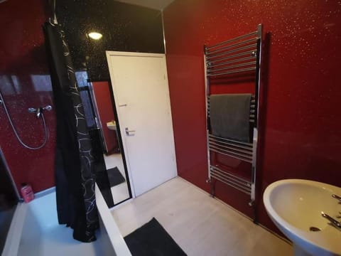 2 bedroom house, Tunstall, Stoke-on-Trent. Apartment in Stoke-on-Trent